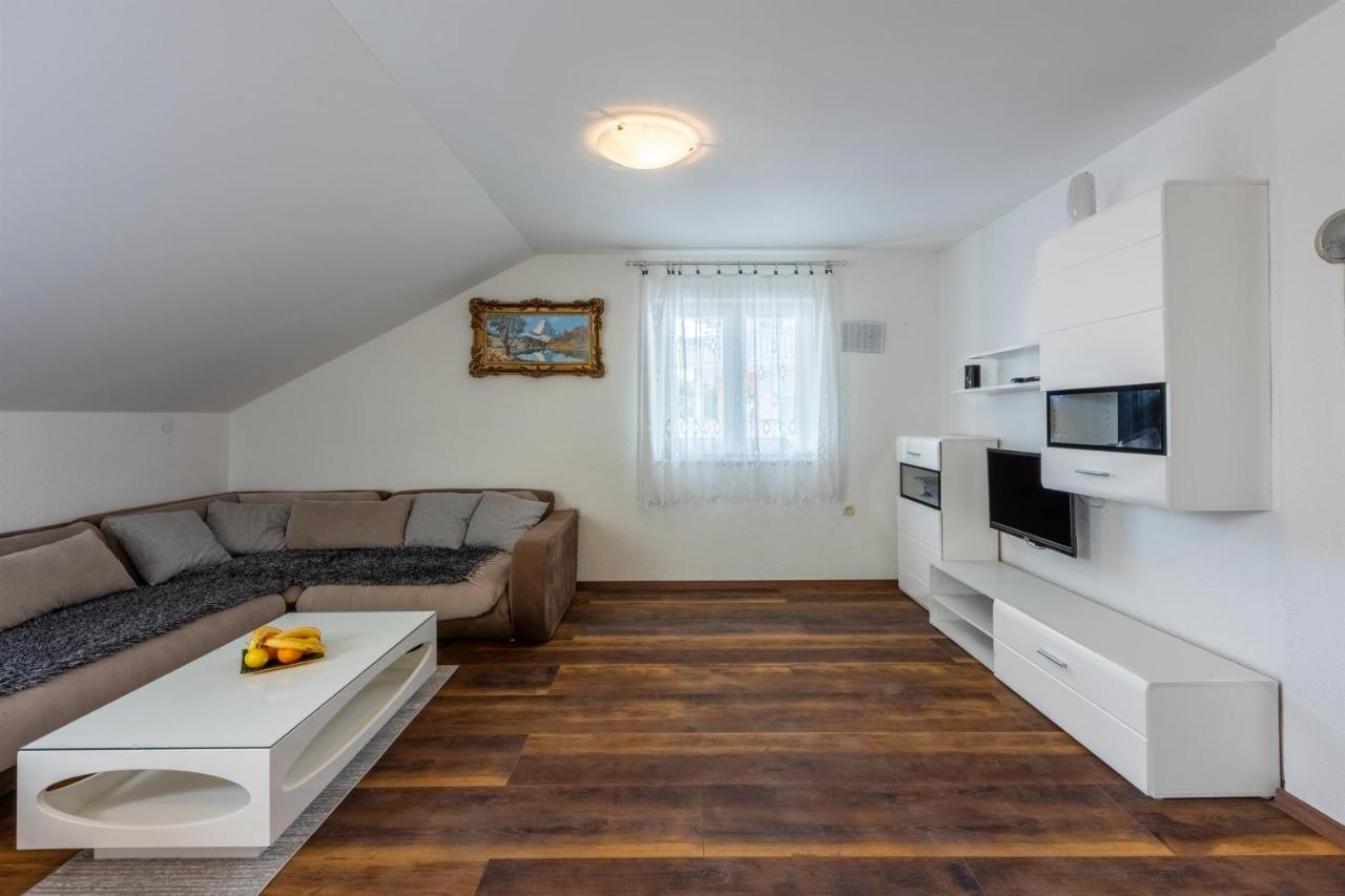 Apartments Mirela Криквеница Екстериор снимка
