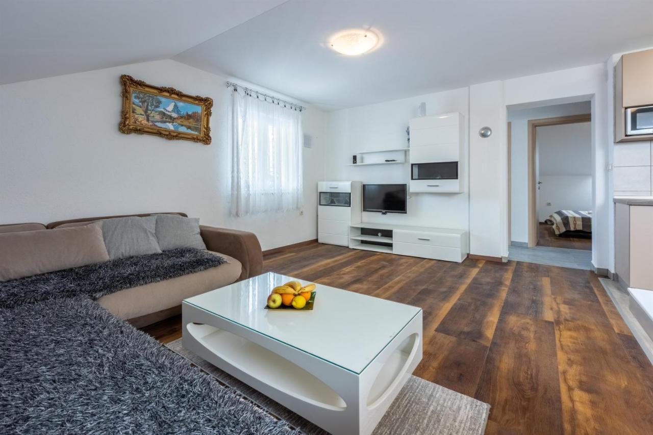 Apartments Mirela Криквеница Екстериор снимка