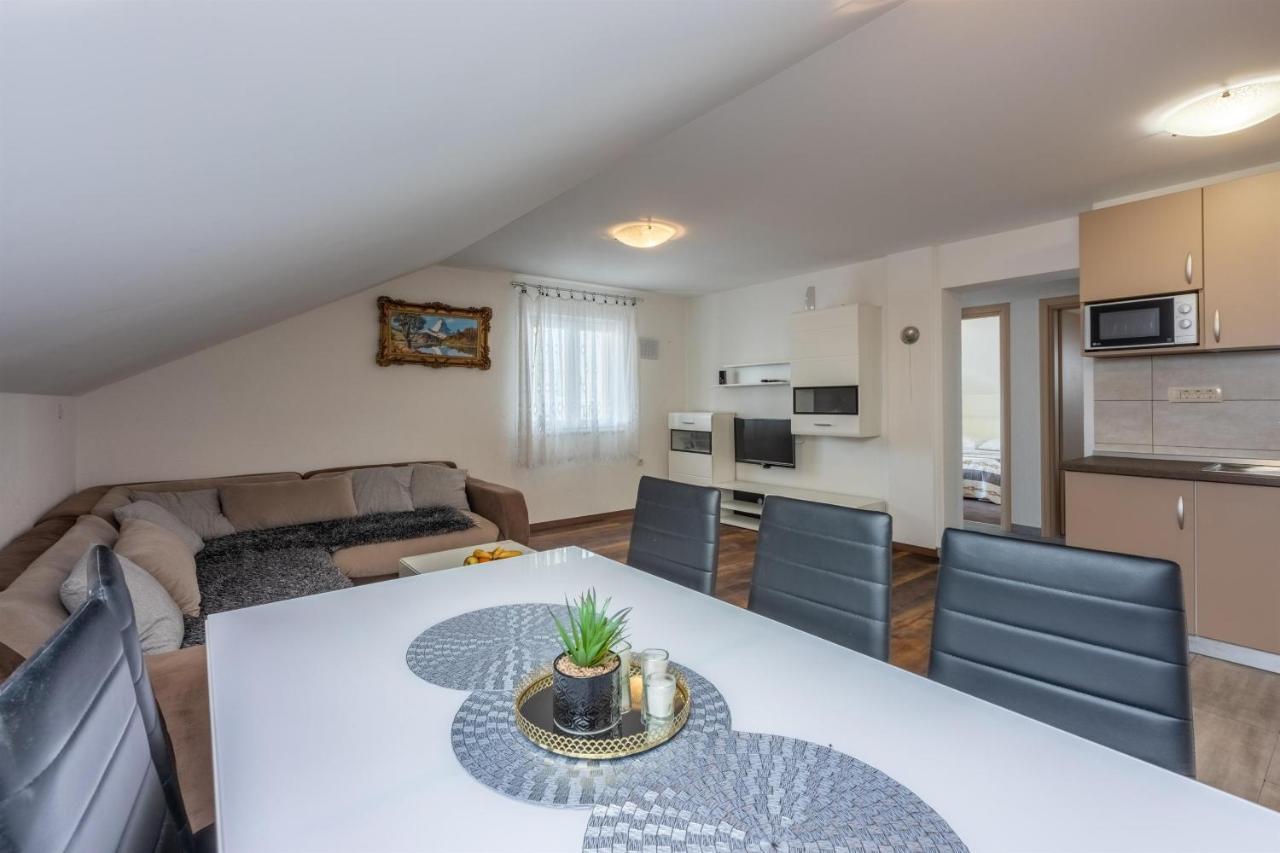 Apartments Mirela Криквеница Екстериор снимка