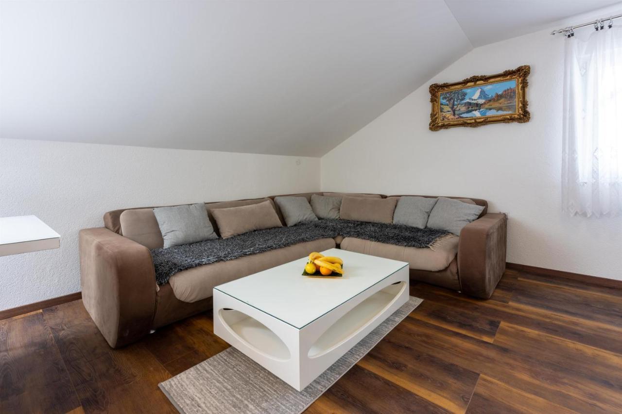 Apartments Mirela Криквеница Екстериор снимка